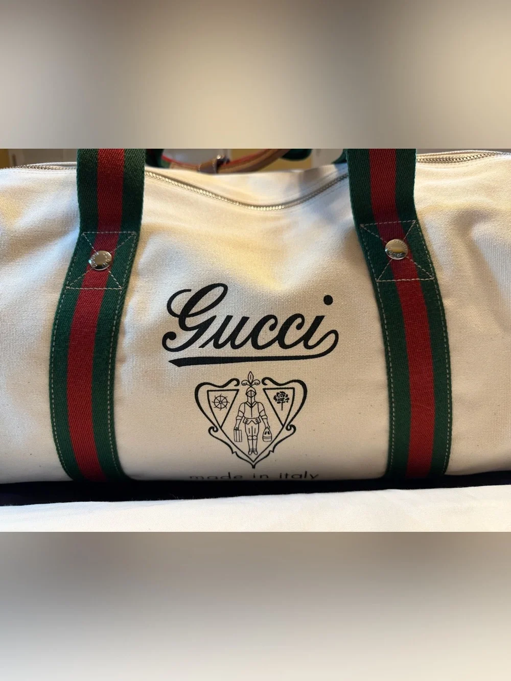 New Authentic Gucci Crest Logo Ivory Canvas Duffle Bag Large